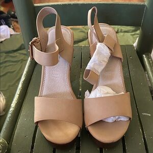 KAYLEEN By Los Angeles Tan Sandals